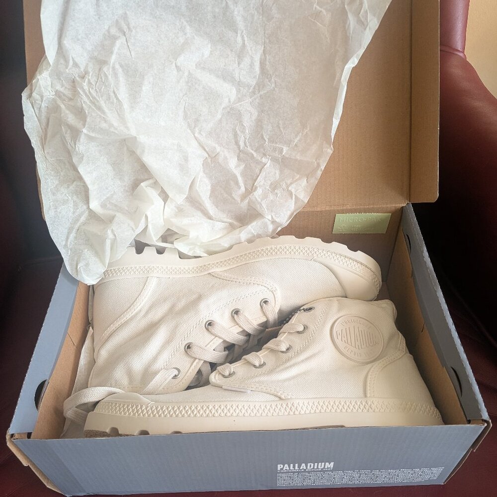 Palladium L'Originale Hi Top Sneaker/boot Pampa HI Star White Size 9 NWT